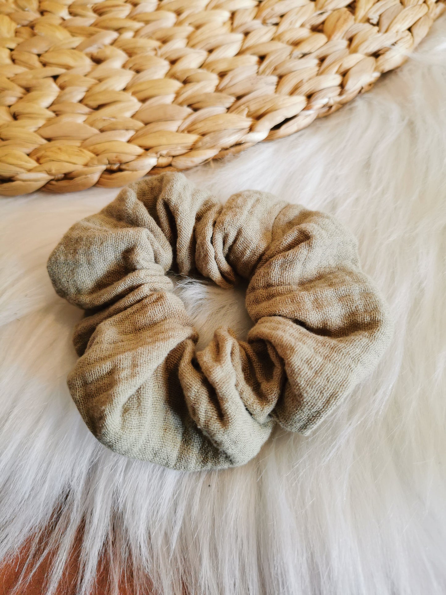 Haargummi Musselin helles olivgrün