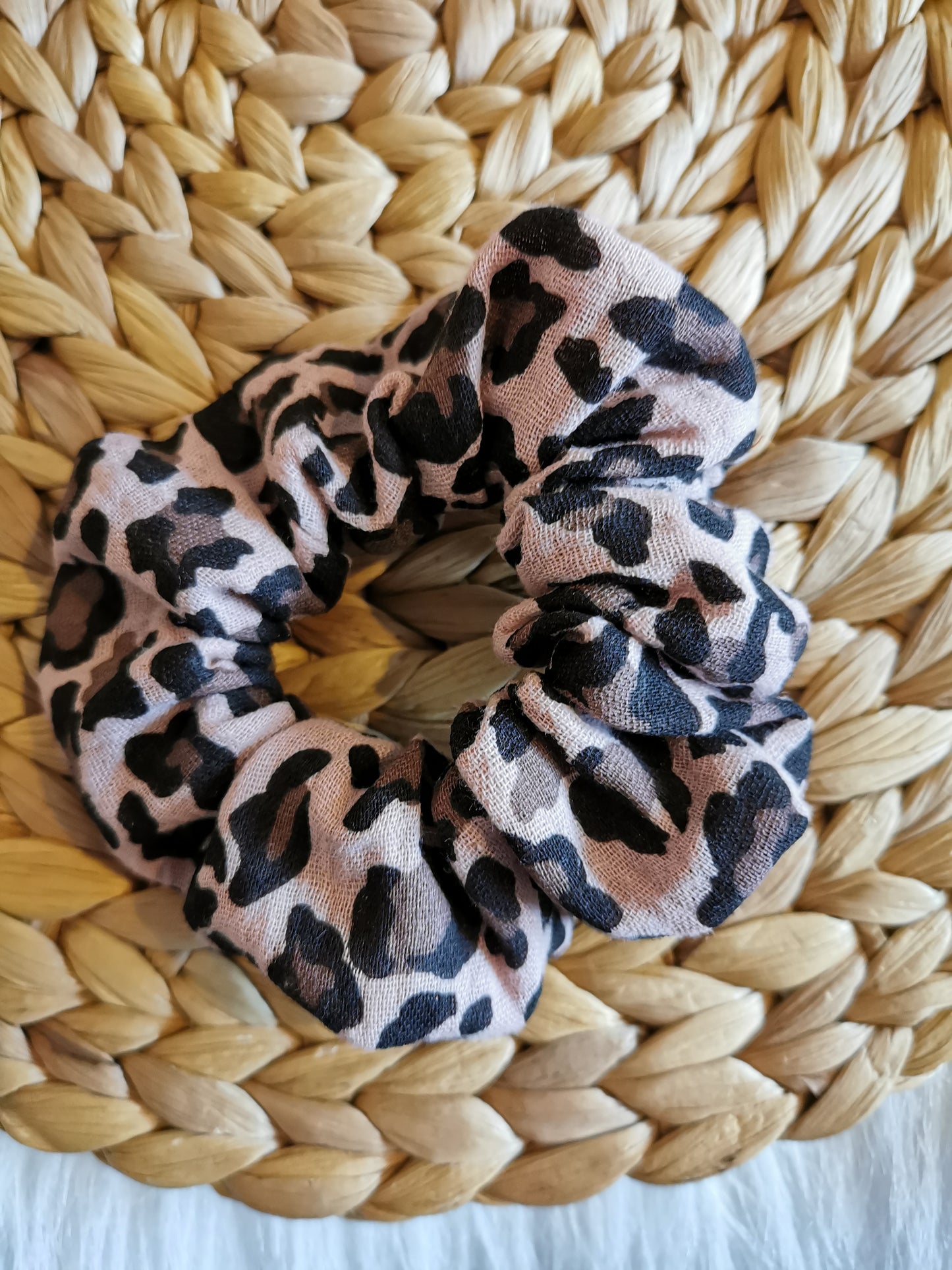 Haargummi Musselin Leo zartrosa braun