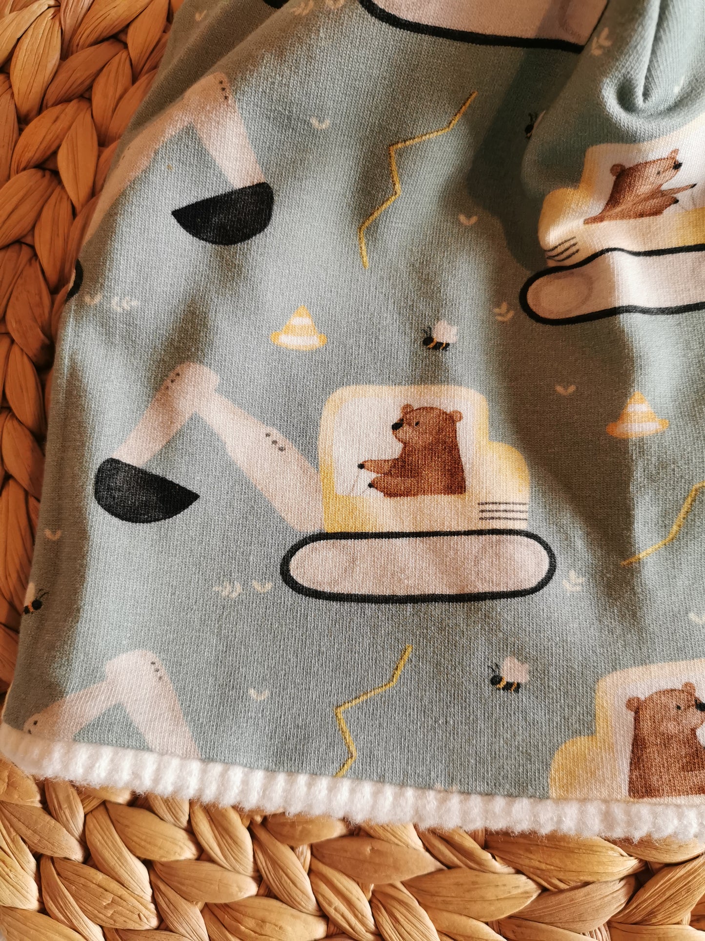 Beanie Baggerbär altgrün KU 52-55cm (ab 4 Jahre)