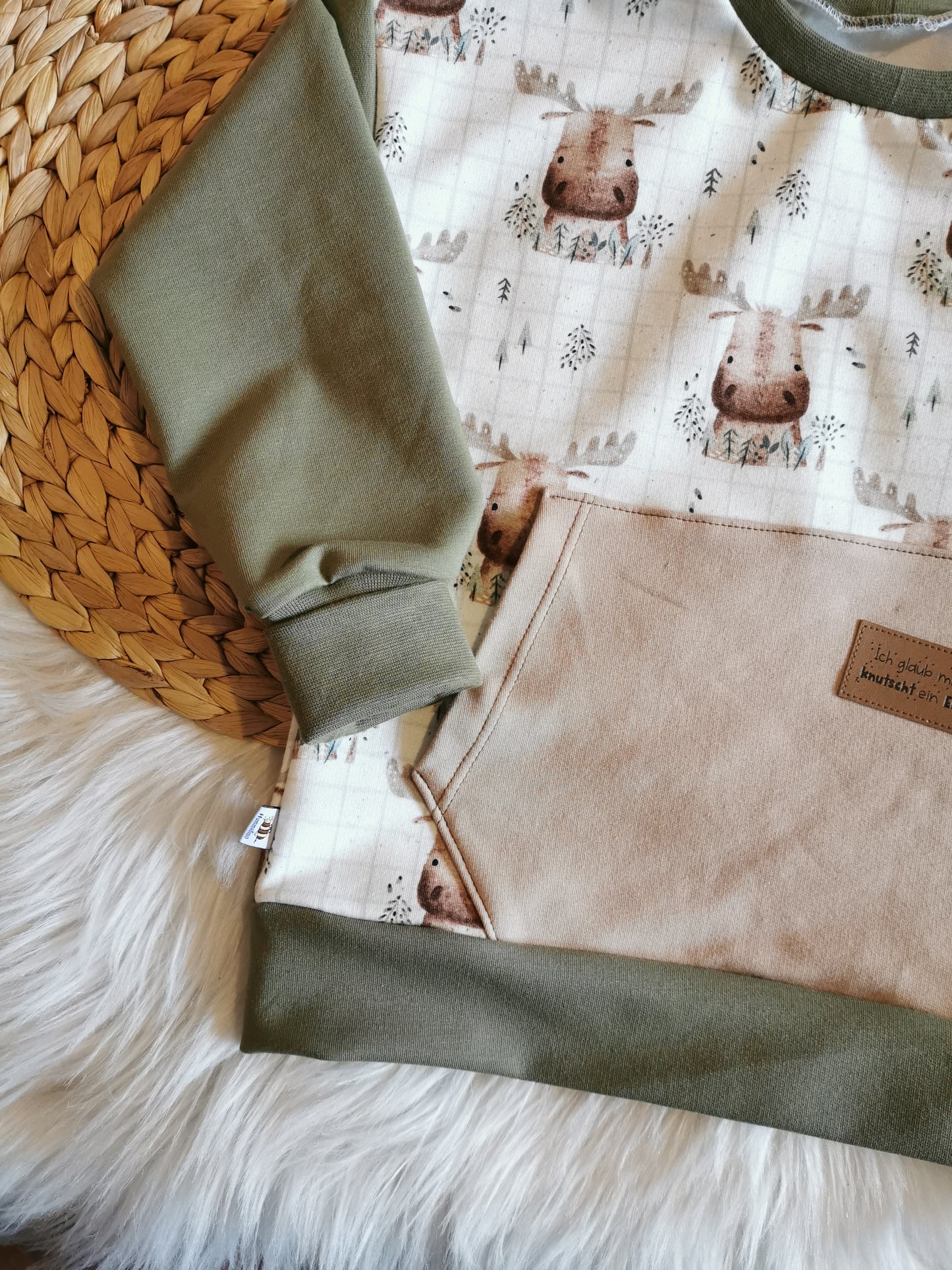 Basic Sweater, Elch mit Bauchtasche Gr. 110 (4-5 Jahre)