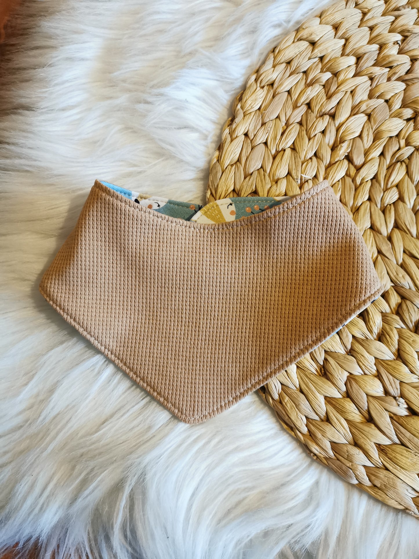 Halstuch Hirsch mint karamell (0-1 Jahr)