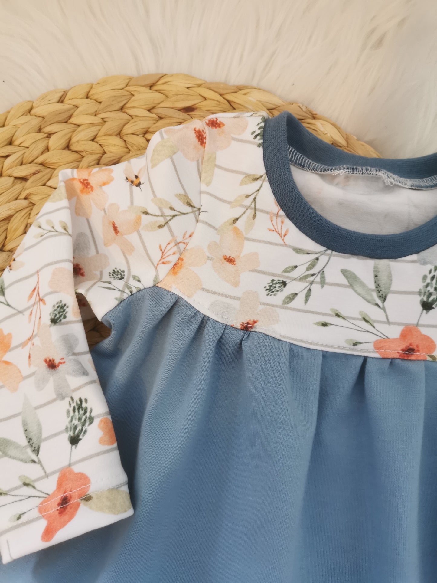 Rüschenshirt Sommerwiese rauchblau Gr. 80 (10-12 Monate)