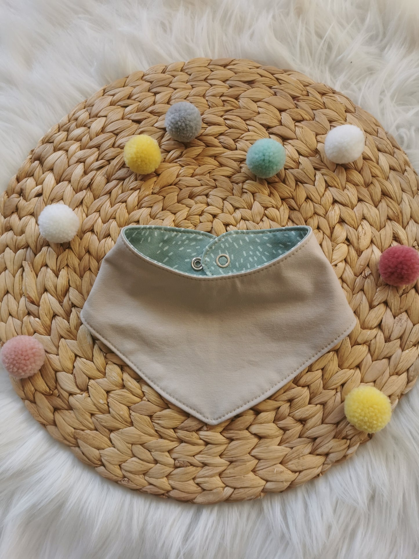 Halstuch Striche altmint sand (0-1 Jahr)