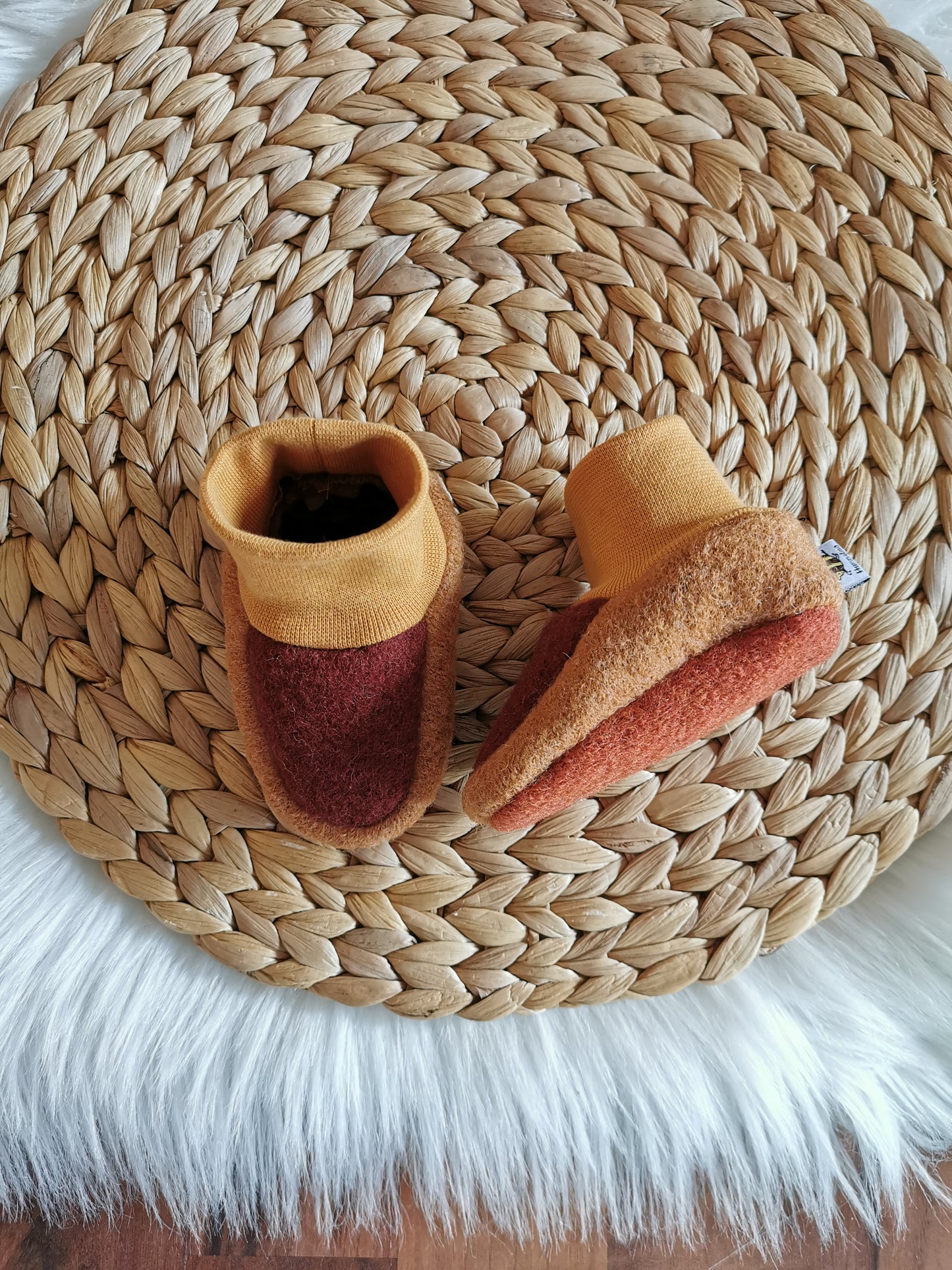 Walkpuschen ocker rost orange Gr. 17 (4-6 Monate)