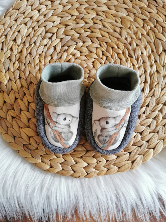 Walkpuschen Koala dunkelgrau Gr. 18 (7-9 Monate)
